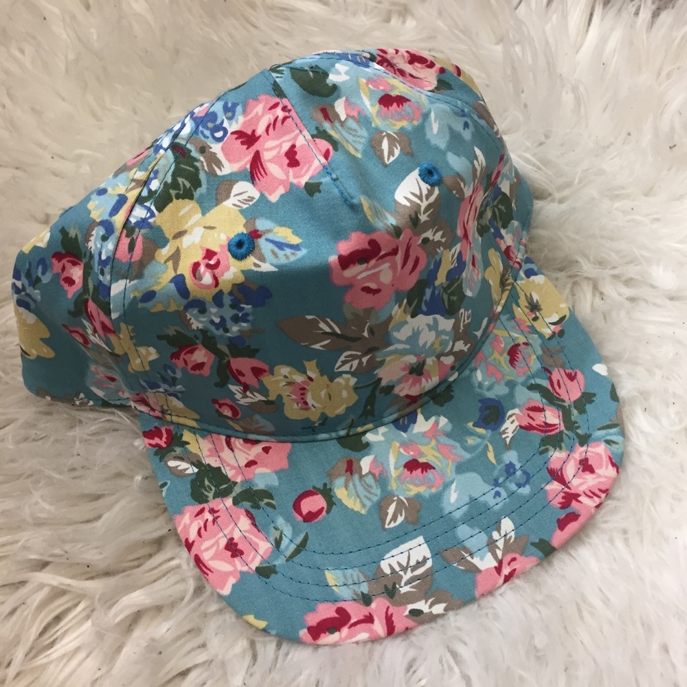 Snap back floral hat